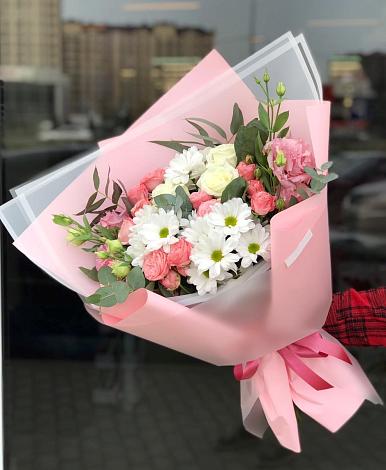 Букет цветов из: Розы, Лизиантусы и Хризантемы в Муханово